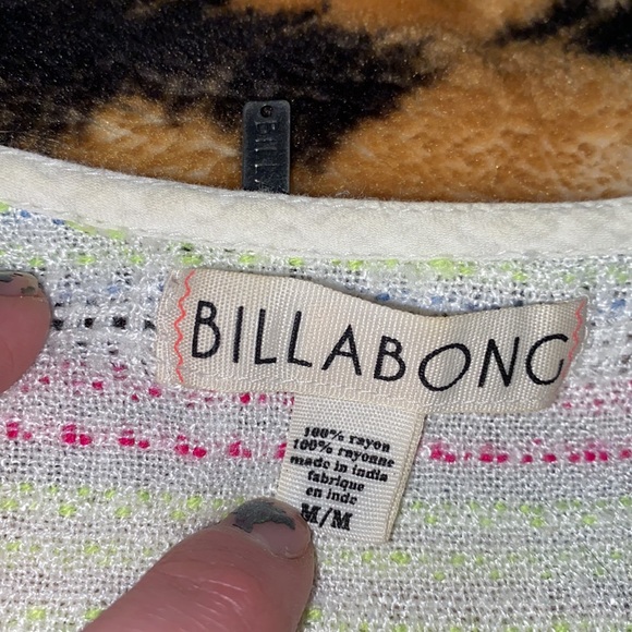 3/$30 Billabong Crop Top - Picture 4 of 9